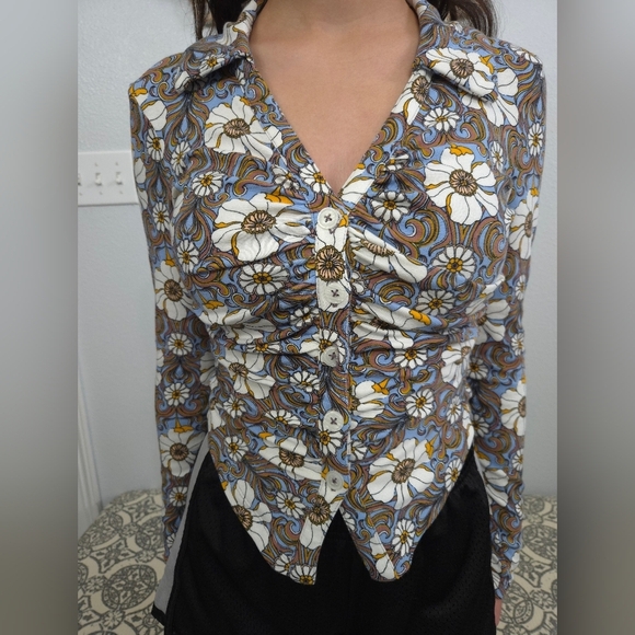 Maeve Blu Motif Floral Button-Up Top - Picture 3 of 12